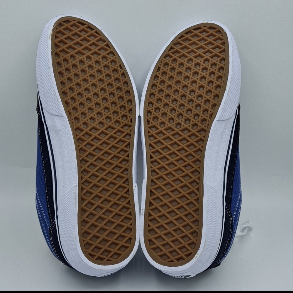 VANS - Picture 6 of 7